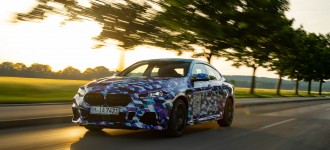 Úplne prvé BMW radu 2 Gran Coupé si na záverečné testovanie oblieklo netradičný odev.