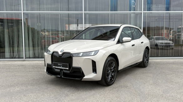 BMW iX xDrive45
